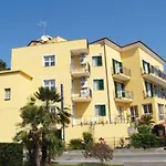 Ada Ξενοδοχείο