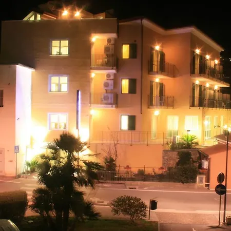 Hotel Ada 3*