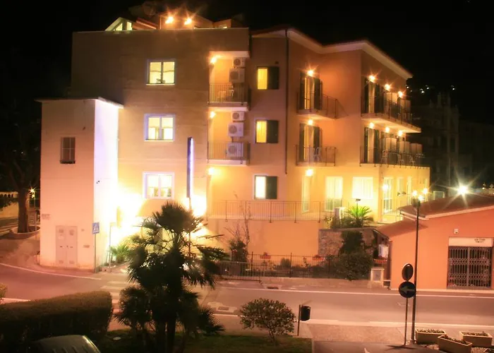 Ξενοδοχείο Ada 3*